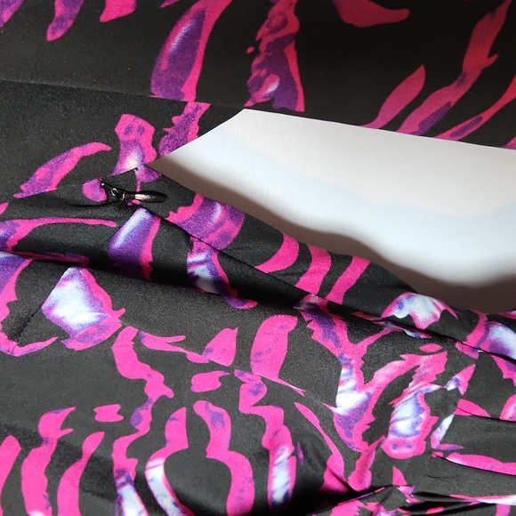 Kardashian Kollection wrap style pleated peplum animal print top Size-XS - Picture 4 of 7